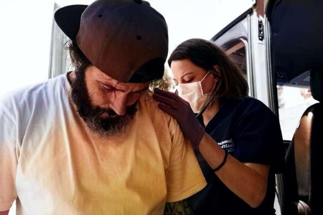 Homeless man getting medical care from HHC provider